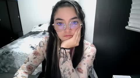 Snapshot of mocca_117 chatting on 02-04-26, 01:33 Sam online show from 02-04-26, 01:33