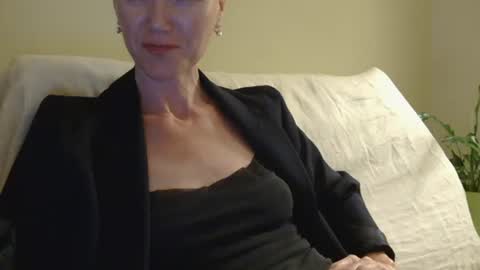 Snapshot of modesta1413 chatting on 11-27-25, 11:29 Aurora online show from 11-27-25, 11:29