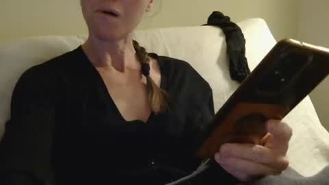 Snapshot of modesta1413 chatting on 12-14-25, 11:42 Aurora online show from 12-14-25, 11:42