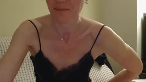 Snapshot of modesta1413 chatting on 04-15-26, 12:17 Aurora online show from 04-15-26, 12:17