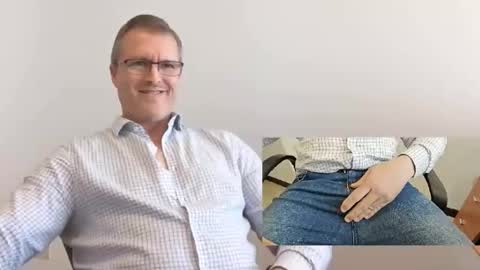 Snapshot of moe_001 chatting on 09-22-25, 07:05 Moe online show from 09-22-25, 07:05