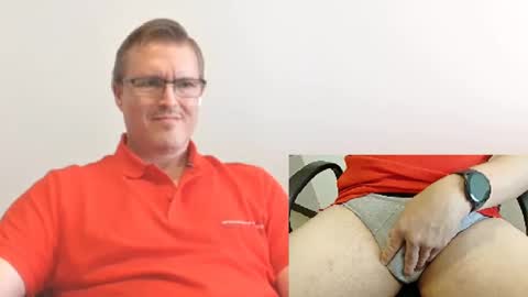 Snapshot of moe_001 chatting on 10-24-25, 06:59 Moe online show from 10-24-25, 06:59