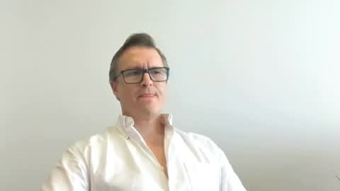 Snapshot of moe_001 chatting on 11-17-25, 08:14 Moe online show from 11-17-25, 08:14