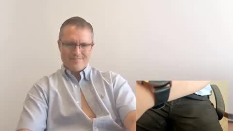 Snapshot of moe_001 chatting on 12-16-25, 06:46 Moe online show from 12-16-25, 06:46