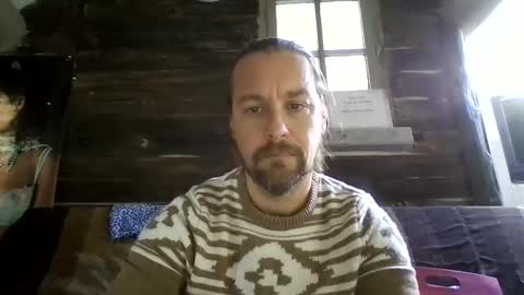 Snapshot of moi9876543210 chatting on 11-13-25, 10:14 Julien online show from 11-13-25, 10:14