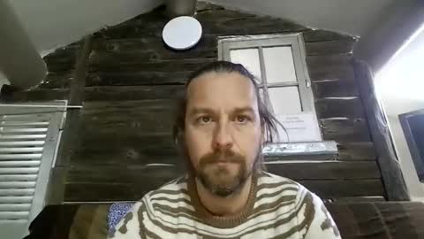 Snapshot of moi9876543210 chatting on 11-21-25, 09:19 Julien online show from 11-21-25, 09:19