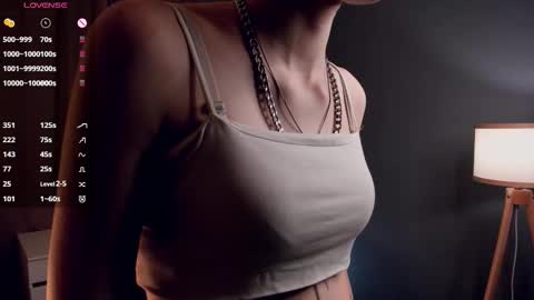 Snapshot of moirebroady chatting on 09-25-25, 01:09 Laura online show from 09-25-25, 01:09