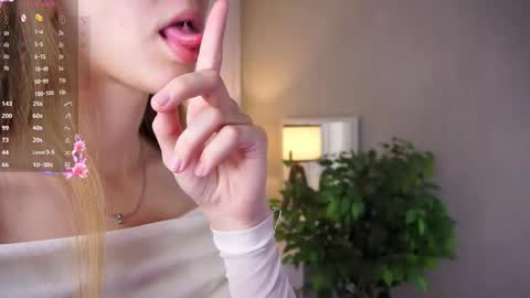 Snapshot of moirebroady chatting on 09-26-25, 11:03 Laura online show from 09-26-25, 11:03