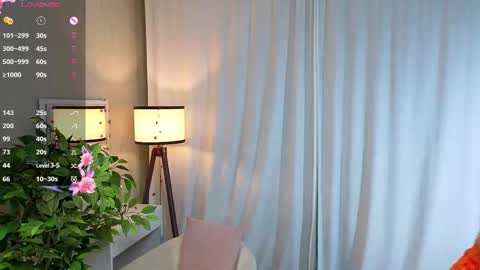 Snapshot of moirebroady chatting on 11-18-25, 11:03 Laura online show from 11-18-25, 11:03