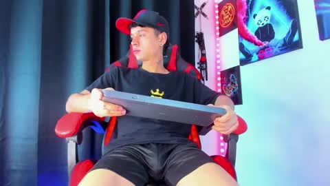 Snapshot of moises_23cm chatting on 12-06-24, 04:25 moises_23cm online show from 12-06-24, 04:25