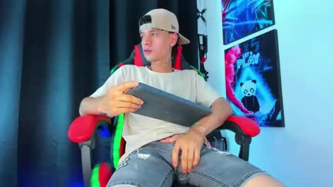 Snapshot of moises_23cm chatting on 01-12-25, 04:50 moises_23cm online show from 01-12-25, 04:50