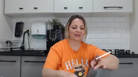 Snapshot of mojjo_erika chatting on 12-04-24, 10:02 erika online show from 12-04-24, 10:02