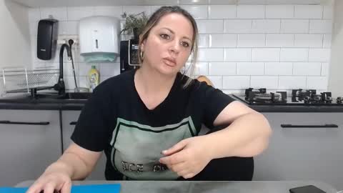 Snapshot of mojjo_erika chatting on 12-11-24, 09:52 erika online show from 12-11-24, 09:52
