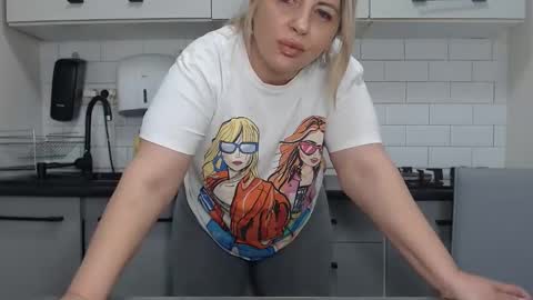 Snapshot of mojjo_erika chatting on 12-13-24, 12:28 erika online show from 12-13-24, 12:28