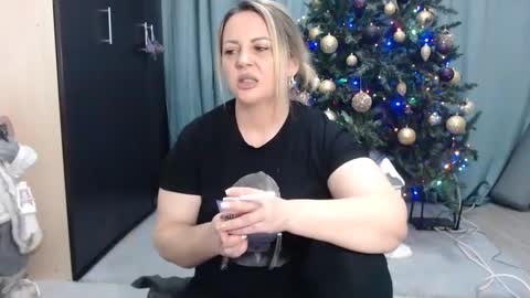 Snapshot of mojjo_erika chatting on 12-28-24, 09:31 erika online show from 12-28-24, 09:31