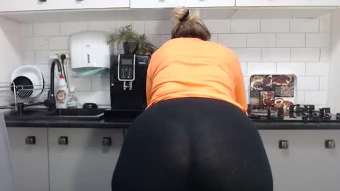 Snapshot of mojjo_erika chatting on 01-14-25, 03:04 erika online show from 01-14-25, 03:04