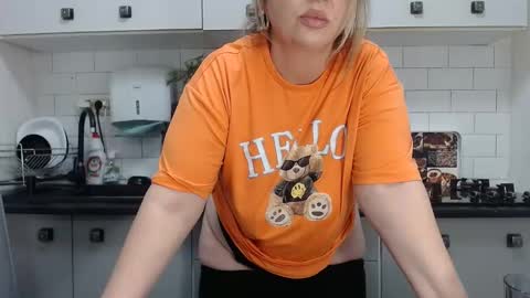 Snapshot of mojjo_erika chatting on 01-14-25, 06:07 erika online show from 01-14-25, 06:07