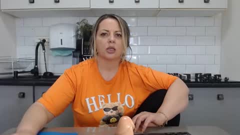 Snapshot of mojjo_erika chatting on 01-27-25, 12:26 erika online show from 01-27-25, 12:26