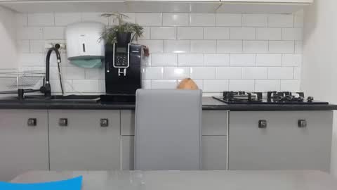 Snapshot of mojjo_erika chatting on 02-02-25, 02:34 erika online show from 02-02-25, 02:34