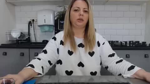 Snapshot of mojjo_erika chatting on 02-04-25, 10:10 erika online show from 02-04-25, 10:10