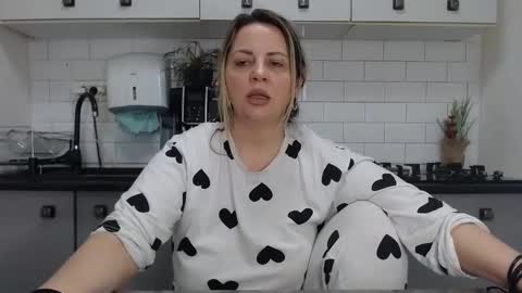 Snapshot of mojjo_erika chatting on 02-09-25, 08:22 erika online show from 02-09-25, 08:22