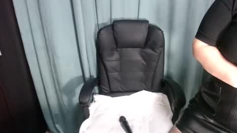 Snapshot of mojjo_erika chatting on 03-03-25, 11:55 erika online show from 03-03-25, 11:55