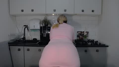 Snapshot of mojjo_erika chatting on 09-14-25, 06:45 erika online show from 09-14-25, 06:45
