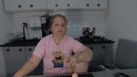 Snapshot of mojjo_erika chatting on 09-22-25, 07:43 erika online show from 09-22-25, 07:43