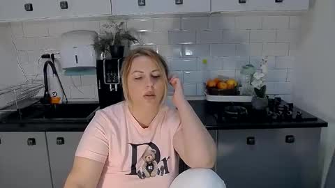 Snapshot of mojjo_erika chatting on 10-08-25, 09:07 erika online show from 10-08-25, 09:07