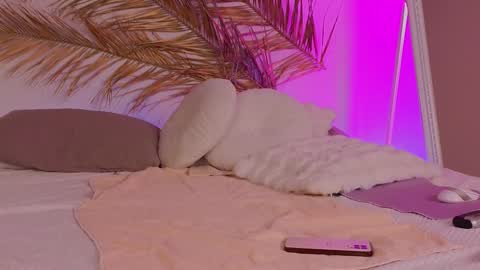 Snapshot of mol1y_kitten chatting on 12-21-24, 01:15 Molly online show from 12-21-24, 01:15