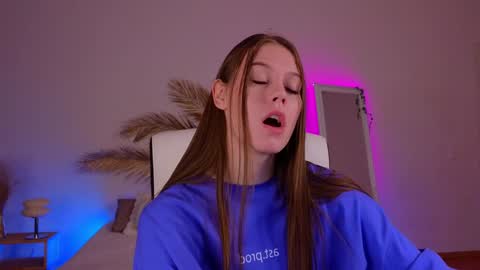 Snapshot of mol1y_kitten chatting on 12-22-24, 01:23 Molly online show from 12-22-24, 01:23