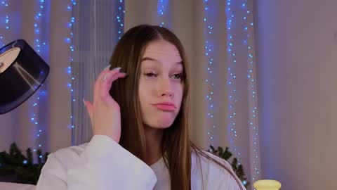 Snapshot of mol1y_kitten chatting on 12-26-24, 12:46 Molly online show from 12-26-24, 12:46