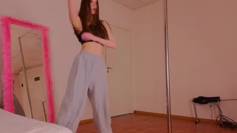 Snapshot of mol1y_kitten chatting on 02-19-25, 12:25 Molly online show from 02-19-25, 12:25