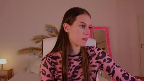 Snapshot of mol1y_kitten chatting on 02-20-25, 09:42 Molly online show from 02-20-25, 09:42