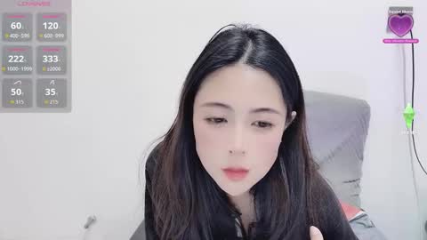 Snapshot of moli666 chatting on 12-16-25, 01:49 Alice online show from 12-16-25, 01:49