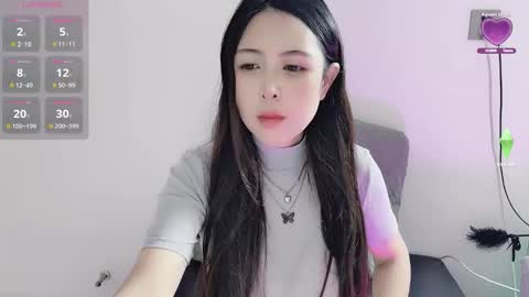 Snapshot of moli666 chatting on 12-18-25, 12:06 Alice online show from 12-18-25, 12:06