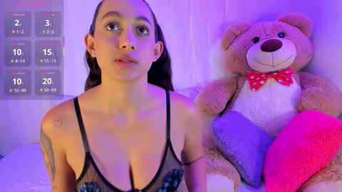 M o L l i E  online show from 11-07-25, 10:32