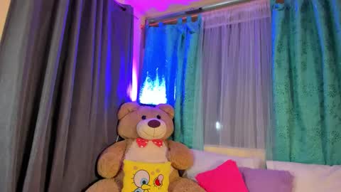 M o L l i E  online show from 01-06-26, 10:12