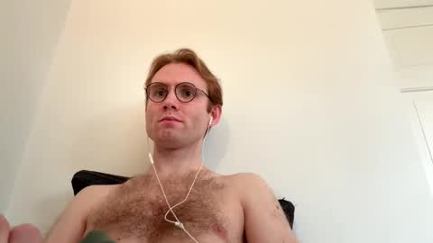 Snapshot of molliter chatting on 10-16-25, 03:35 molliter online show from 10-16-25, 03:35