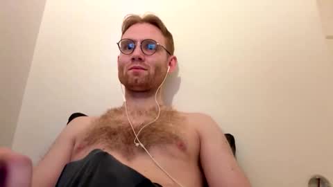 Snapshot of molliter chatting on 10-22-25, 10:53 molliter online show from 10-22-25, 10:53