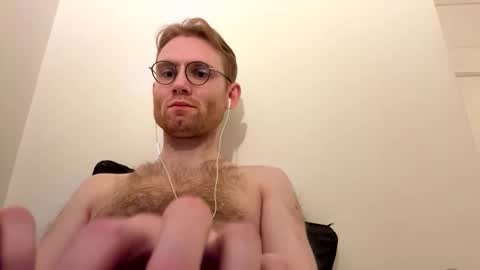 Snapshot of molliter chatting on 10-29-25, 11:39 molliter online show from 10-29-25, 11:39