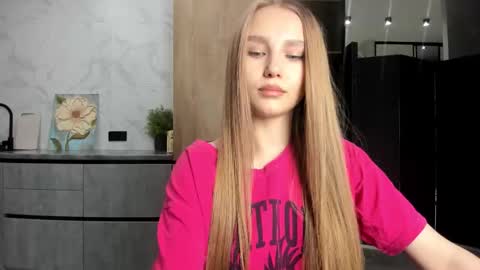 Snapshot of molly_555 chatting on 12-20-25, 09:16 Sima online show from 12-20-25, 09:16