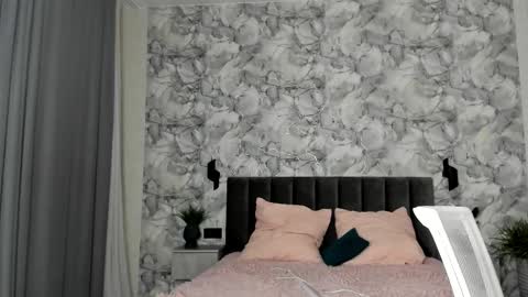 Snapshot of molly_555 chatting on 12-23-25, 10:13 Sima online show from 12-23-25, 10:13