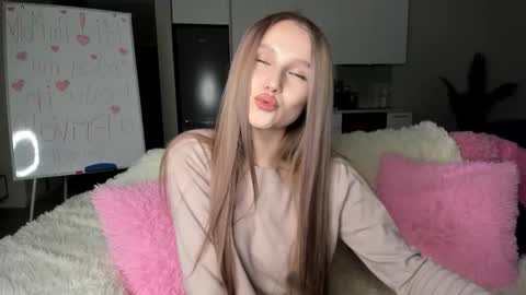 Snapshot of molly_555 chatting on 02-09-26, 11:36 Sima online show from 02-09-26, 11:36