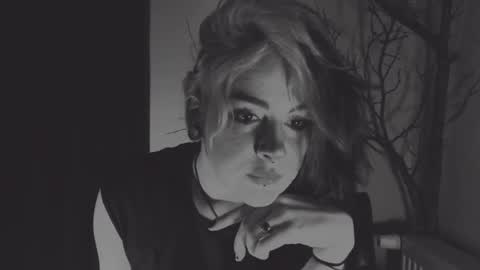 Molly Crow online show from 01-15-25, 07:37