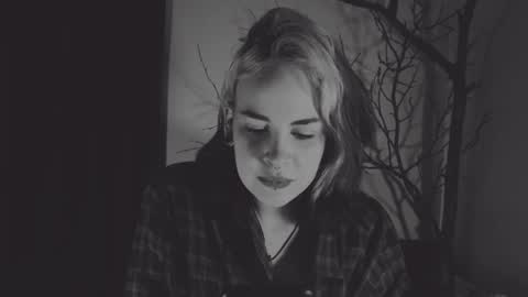 Molly Crow online show from 01-21-25, 06:23