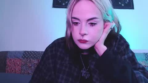 Molly Crow online show from 02-06-25, 07:24