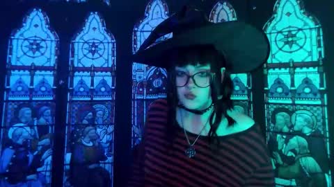 Molly Crow online show from 10-11-25, 08:40