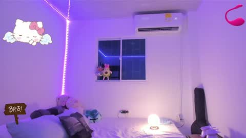 Snapshot of molly_g18 chatting on 12-19-24, 05:18 MARIANA online show from 12-19-24, 05:18