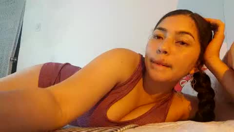 Snapshot of molly_g18 chatting on 11-12-25, 02:23 MARIANA online show from 11-12-25, 02:23